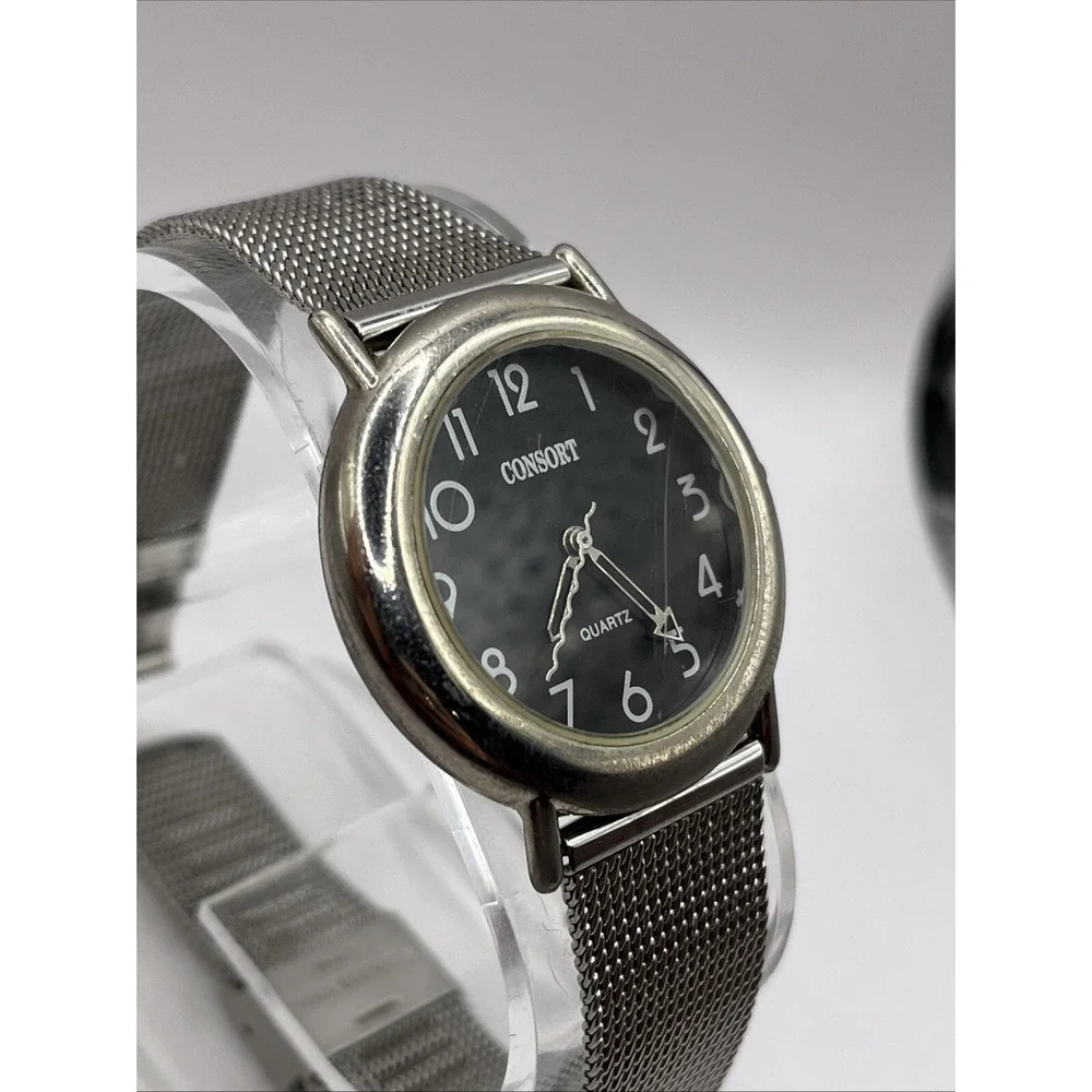 Vintage Consort Women's Quartz Watch Silver Mesh Metal Band 35mm- New Battery - Picture 2 of 9